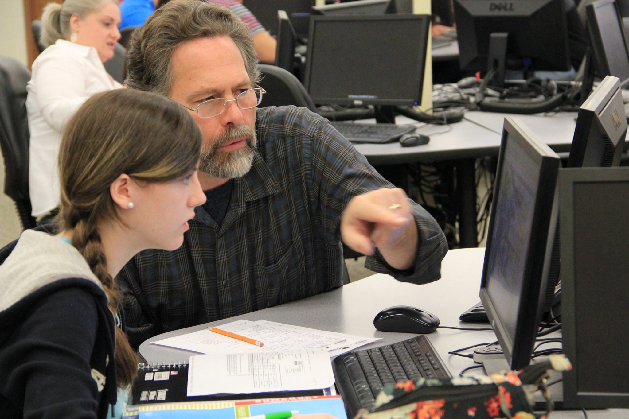 Professor Steve Cleberg advising a theatre student at a computer