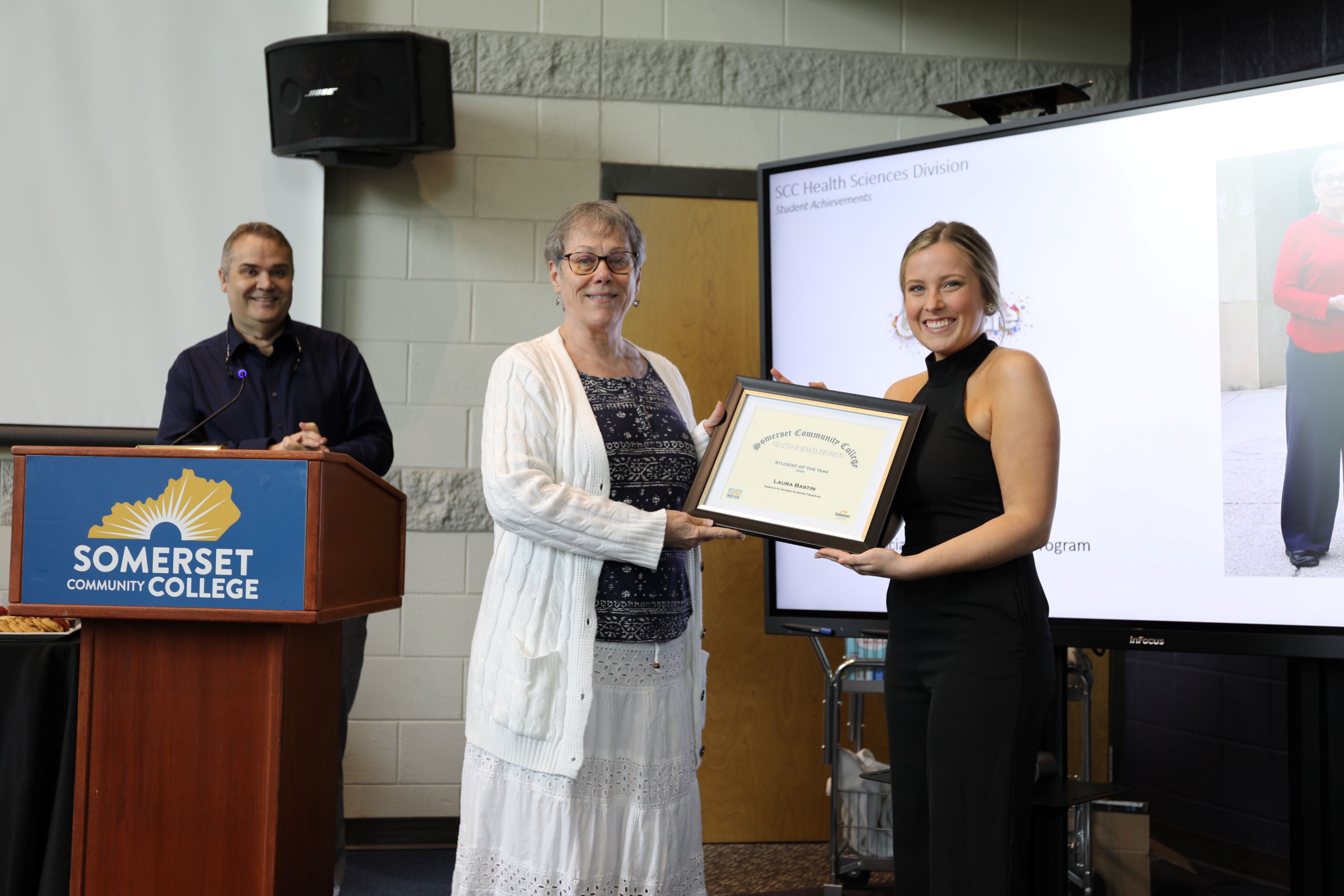 Marilynn Crabtree presents the 2024 Health Sciences Student of the Year award to her student Laura Bastin.