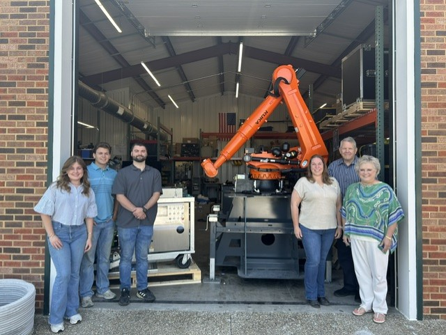 From left to right   Ava Hollars - SCC Student Intern   Bailey Burke - SCC AM Technician   Eldon Whitis - SCC AM Strategy & OP Specialist  Sarah Yanez - CEO Skyland 3D    Dr. Carey Castle - SCC Chancellor   Alesa Johnson - SCC Vice Chancellor of Workforce Solutions  SCC just purchased the latest technology in 3D concrete printing from Skyland 3D. 